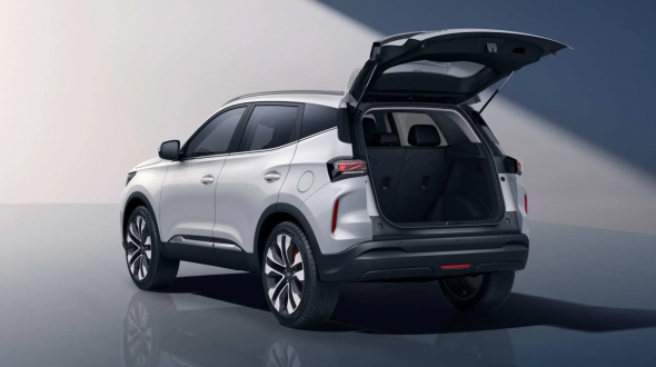 Chery TIGGO 4 Великий простір для зберігання речей